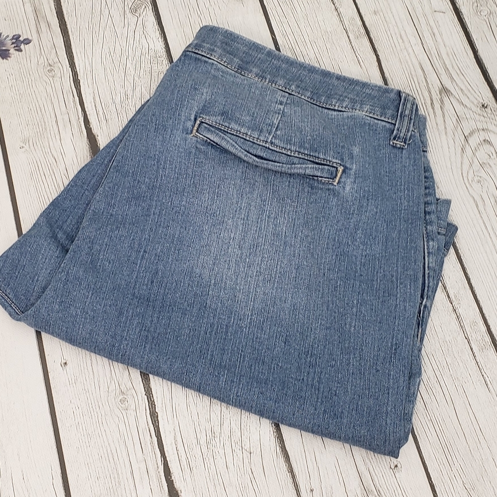 APT.9 Bermuda Women's Shorts, Size 16